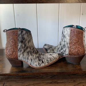 Ankle boots great color